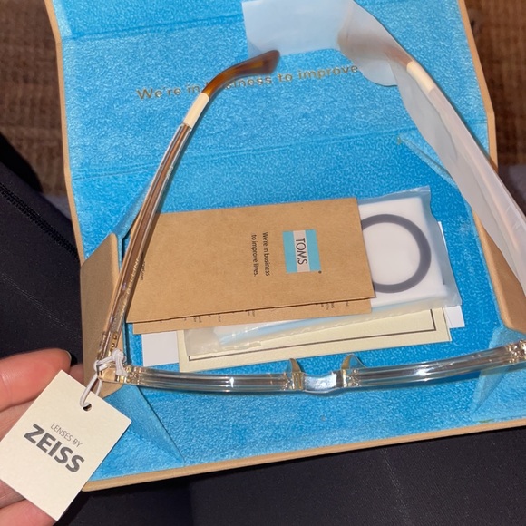 Brand New in box TOMS Bellini Sunglasses in Vintage Crystal-Green Grey - Picture 9 of 10